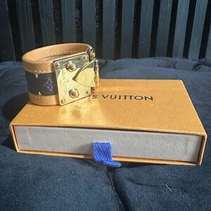 Authentic lv bracelet lock black Murakami